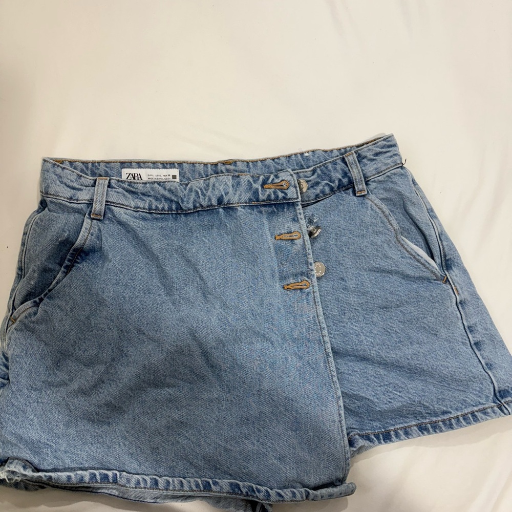 Zara Women's Blue Denim Shorts